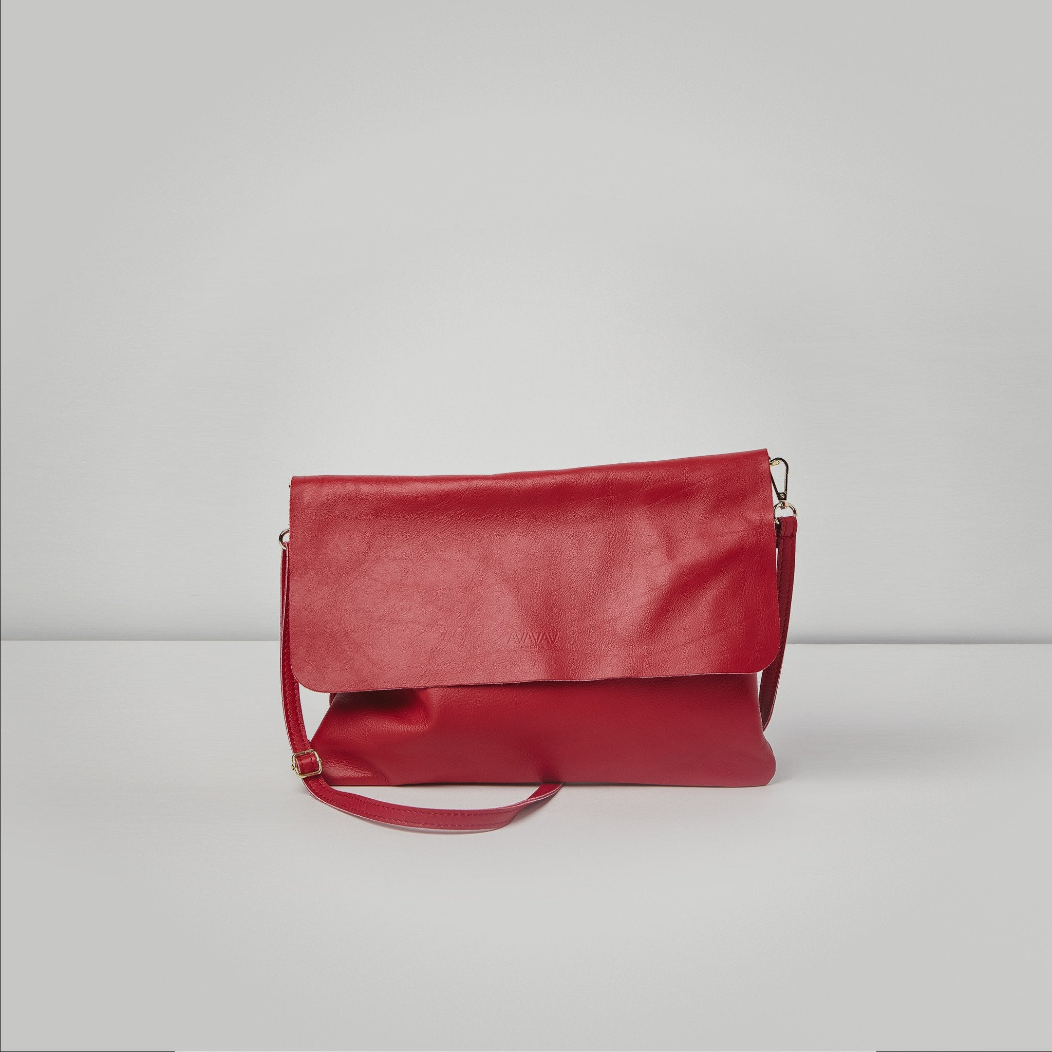 Leather Shoulder Bag in Red